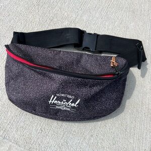 💼 LARGE HERSCHEL CROSSBODY BAG